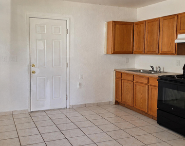 499 Las Palmas Circle - Photo Thumbnail 5