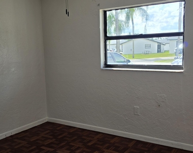 499 Las Palmas Circle - Photo Thumbnail 2
