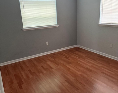 382 E Royal Palm Road - Photo Thumbnail 3