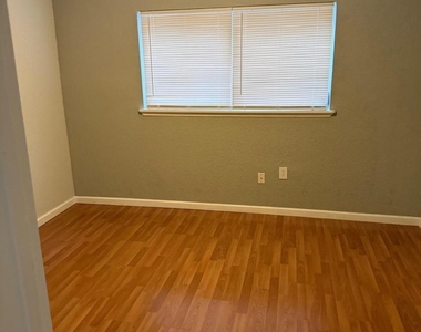 382 E Royal Palm Road - Photo Thumbnail 4