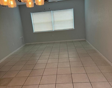 382 E Royal Palm Road - Photo Thumbnail 1