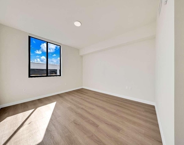 4301 Nw 7th Street - Photo Thumbnail 2