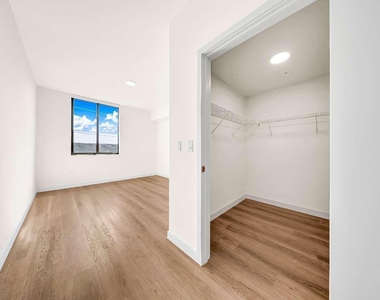 4301 Nw 7th Street - Photo Thumbnail 4