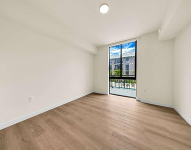 4301 Nw 7th Street - Photo Thumbnail 4