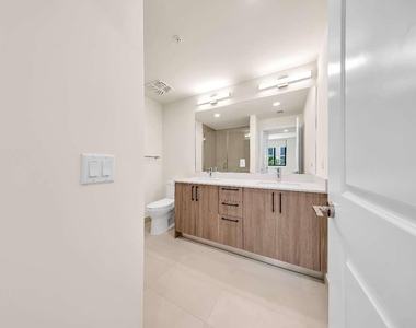 4301 Nw 7th Street - Photo Thumbnail 7
