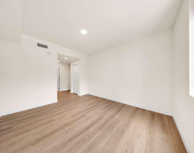 4301 Nw 7th Street - Photo Thumbnail 10