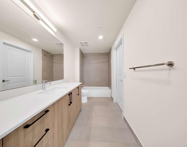 4301 Nw 7th Street - Photo Thumbnail 6