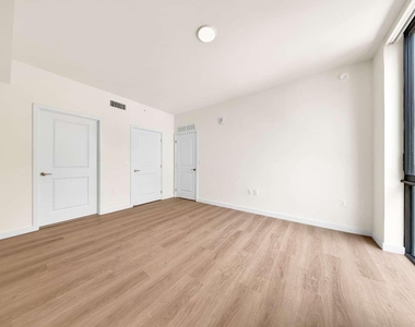 4301 Nw 7th Street - Photo Thumbnail 7