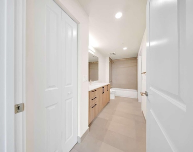 4301 Nw 7th Street - Photo Thumbnail 5