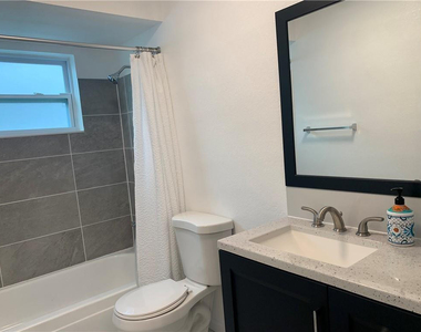 2850 Nw 105th Lane - Photo Thumbnail 9