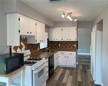 2850 Nw 105th Lane - Photo Thumbnail 4