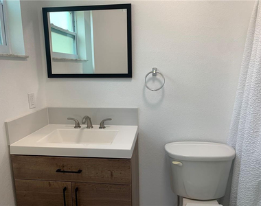 2850 Nw 105th Lane - Photo Thumbnail 6