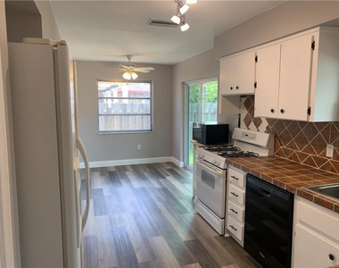 2850 Nw 105th Lane - Photo Thumbnail 3