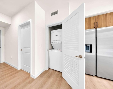 4301 Nw 7th Street - Photo Thumbnail 6