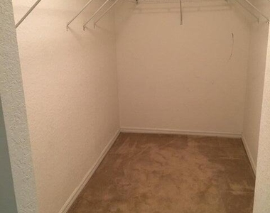 11415 Nw 34th Place - Photo Thumbnail 6