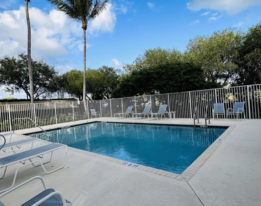 11415 Nw 34th Place - Photo Thumbnail 12