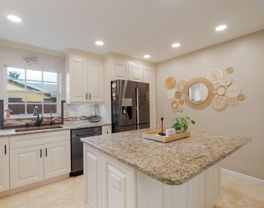 1551 Wyndcliff Drive - Photo Thumbnail 21