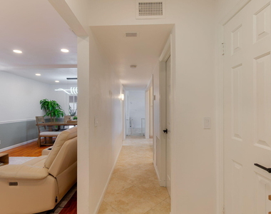 1551 Wyndcliff Drive - Photo Thumbnail 5