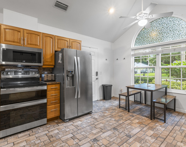 129 38th Court - Photo Thumbnail 8