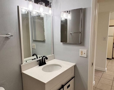 9887 Nob Hill Court - Photo Thumbnail 12