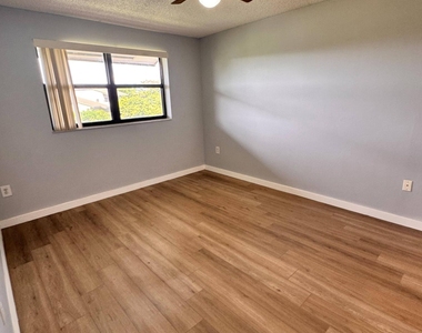 9887 Nob Hill Court - Photo Thumbnail 15
