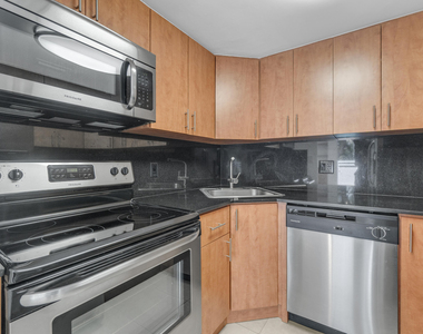 2100 Brickell Avenue - Photo Thumbnail 5