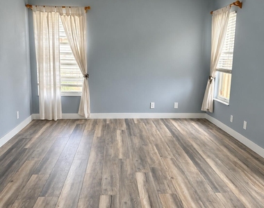 291 Maplecrest Circle - Photo Thumbnail 2