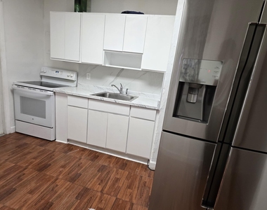 17961 Nw 5th Avenue - Photo Thumbnail 4