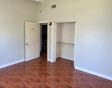 17961 Nw 5th Avenue - Photo Thumbnail 3