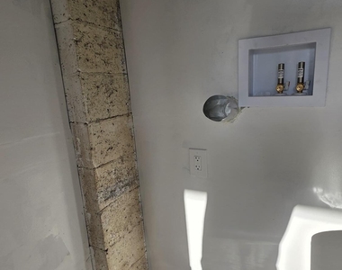 17961 Nw 5th Avenue - Photo Thumbnail 6