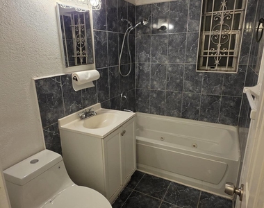 17961 Nw 5th Avenue - Photo Thumbnail 7