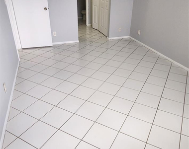 2501 Riverside Drive - Photo Thumbnail 6