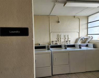 2501 Riverside Drive - Photo Thumbnail 11