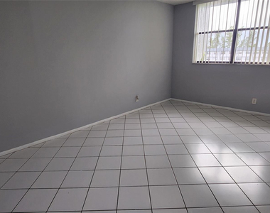 2501 Riverside Drive - Photo Thumbnail 4