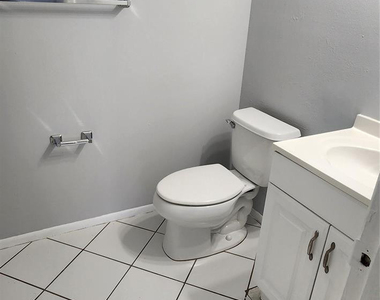 2501 Riverside Drive - Photo Thumbnail 9
