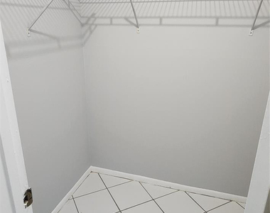 2501 Riverside Drive - Photo Thumbnail 7