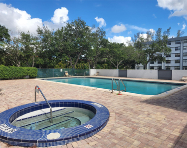 2501 Riverside Drive - Photo Thumbnail 12