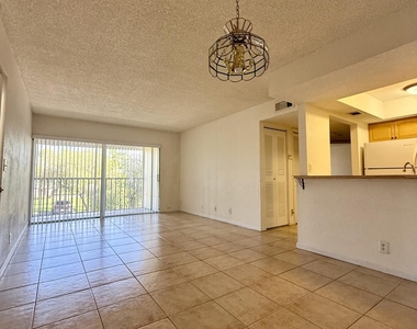 1500 Se Royal Green Circle - Photo Thumbnail 2