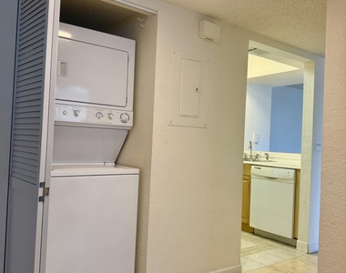 1500 Se Royal Green Circle - Photo Thumbnail 15