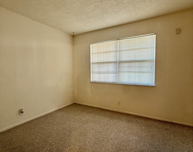 1500 Se Royal Green Circle - Photo Thumbnail 13