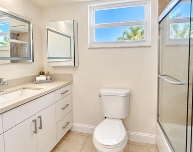 2751 S Ocean Drive - Photo Thumbnail 4