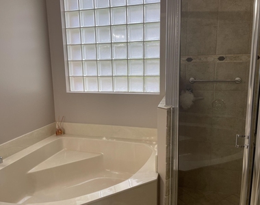 9514 Lago Drive - Photo Thumbnail 15