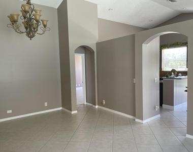 9514 Lago Drive - Photo Thumbnail 11