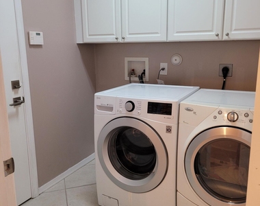 9514 Lago Drive - Photo Thumbnail 7