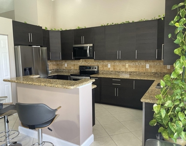 9514 Lago Drive - Photo Thumbnail 8