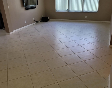 9514 Lago Drive - Photo Thumbnail 12