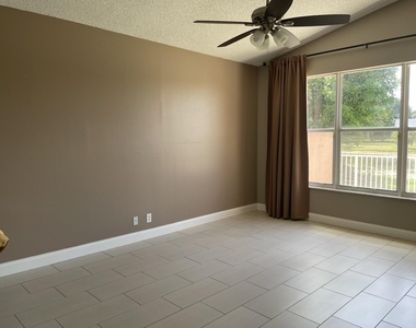 9514 Lago Drive - Photo Thumbnail 18