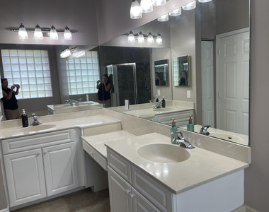 9514 Lago Drive - Photo Thumbnail 14