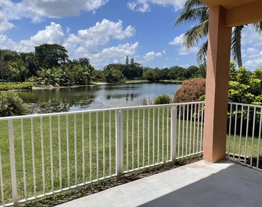 9514 Lago Drive - Photo Thumbnail 6