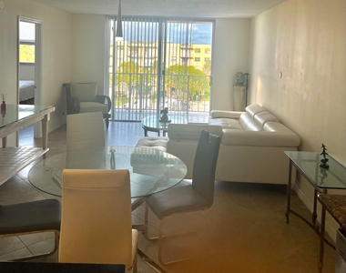 500 Executive Center Drive - Photo Thumbnail 3